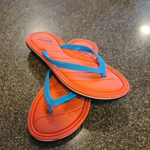 Women's flip flops size 71/2